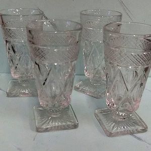 4 VTG Glasses. Juice/ Cordial glasses